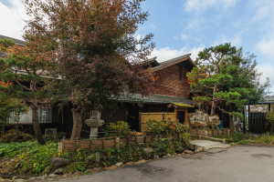 信州高山温泉郷　旅館わらび野
