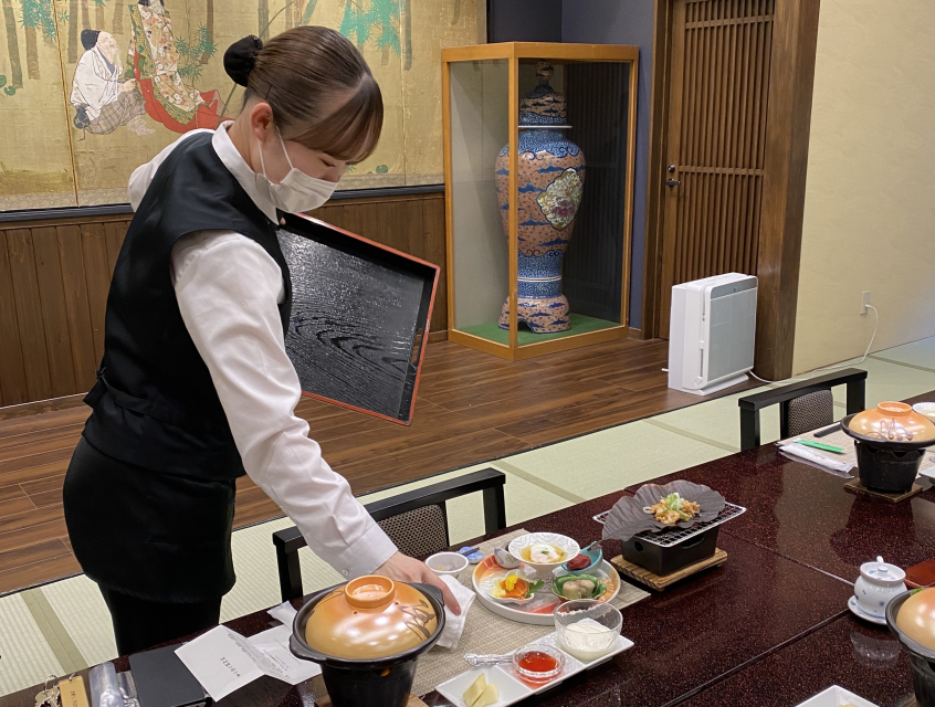 ホールスタッフ