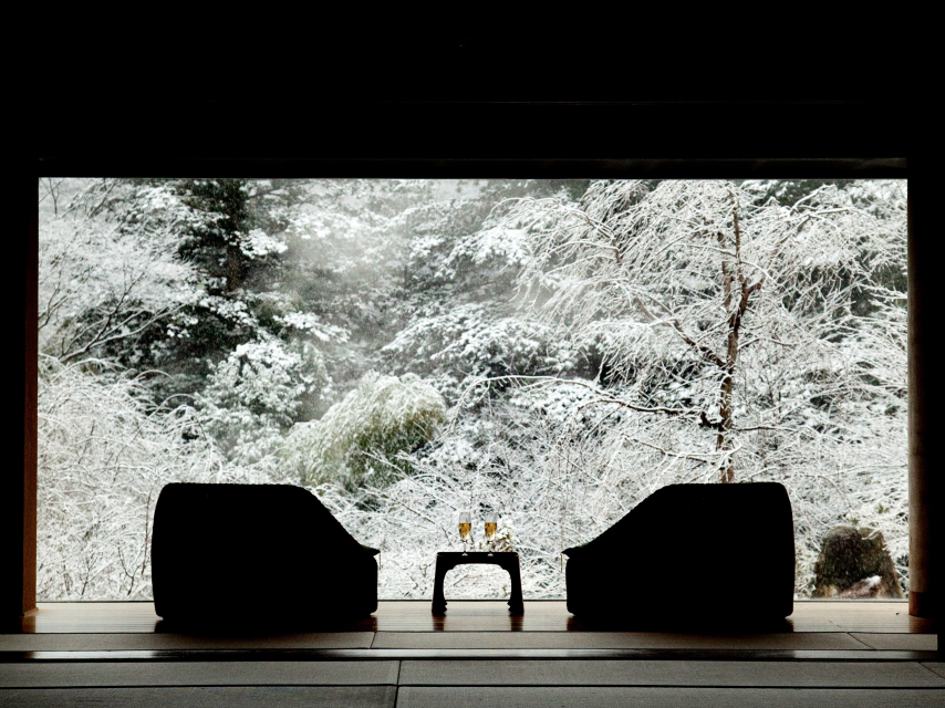 窓からは日々変わりゆく日本の四季が望めます