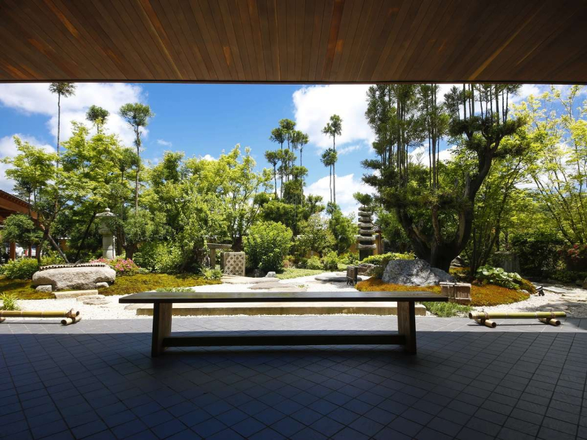 兆楽　玄関先庭園